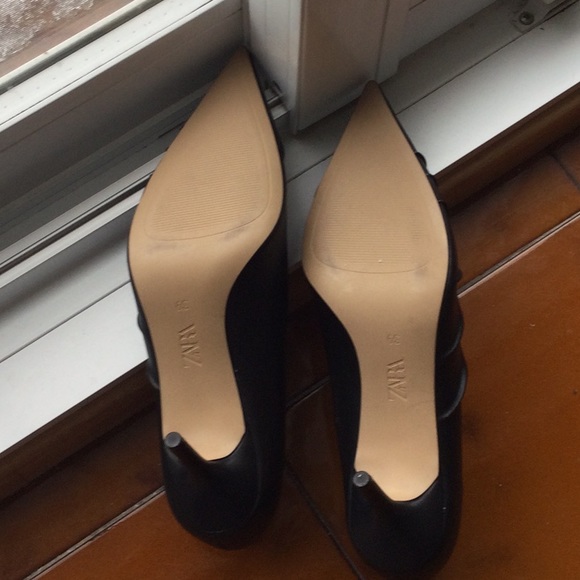 ZARA POINTY TOE PUMPS WITH RUCHING DETAILS- BRAND NEW NEVER WORN - Picture 3 of 3